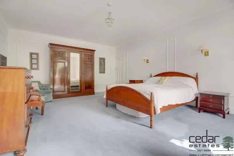 6 Bed House for Sale Minster Road NW2