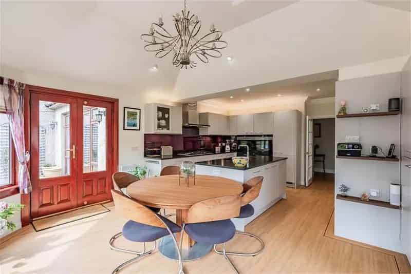 5 Bed Detached Bungalow with 2 Reception Rooms and Garden