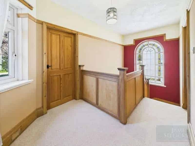 3 Bed House for Sale Spacious Family Home