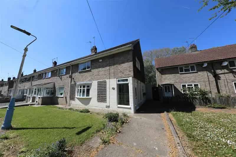 3 bedroom end of terrace house for sale