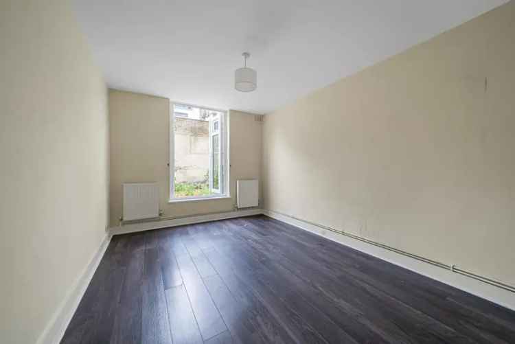 Flat For Sale in London, England