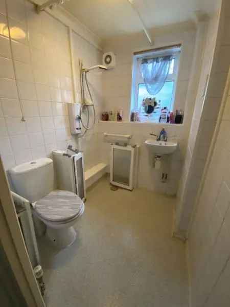 Flat For Rent in Rother, England