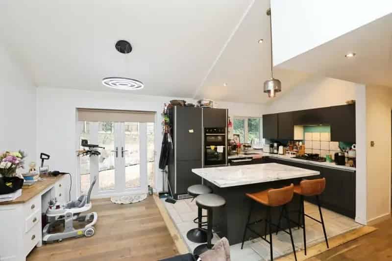 4-Bed Detached Bungalow with Wrap Around Garden NR3