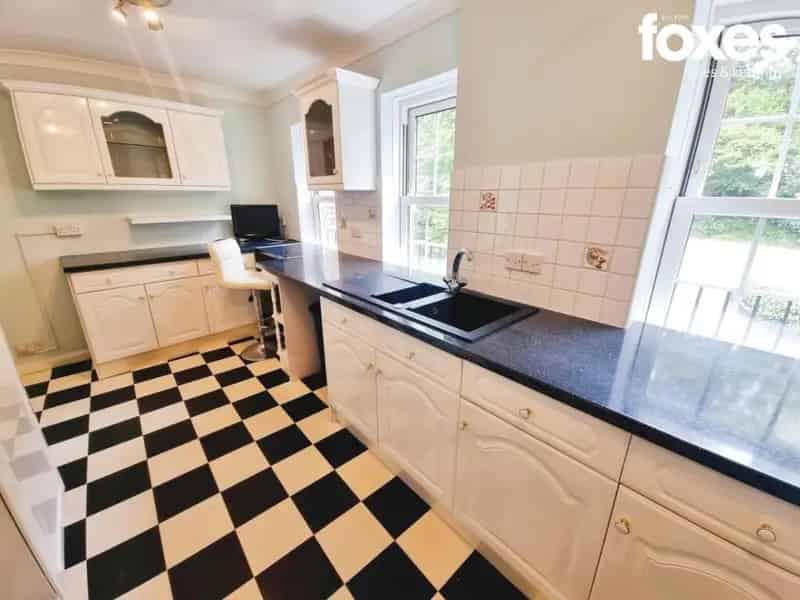 4 Bedroom Townhouse Near Bournemouth Gardens