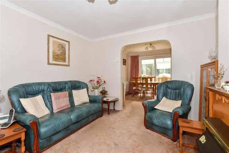 3 Bed House for Sale Family Home Large Garden Driveway Parking Chain Free