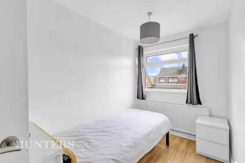 3 Bed Semi-Detached House For Sale Near Train Station And School