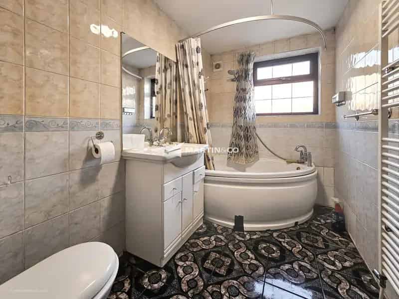 4 Bedroom Semi Detached House Near Bedford Train Station