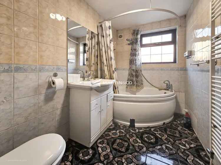4 Bedroom Semi Detached House Near Bedford Train Station