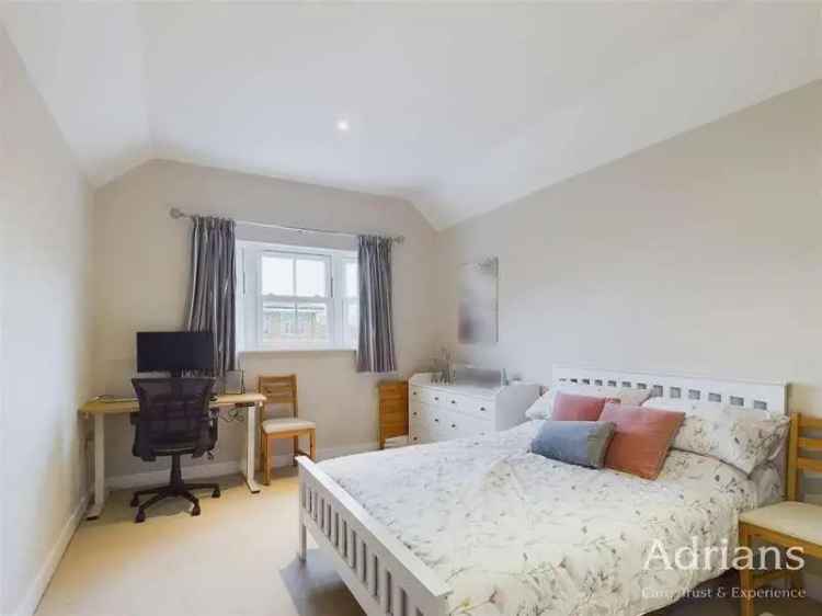 2 bed flat for sale