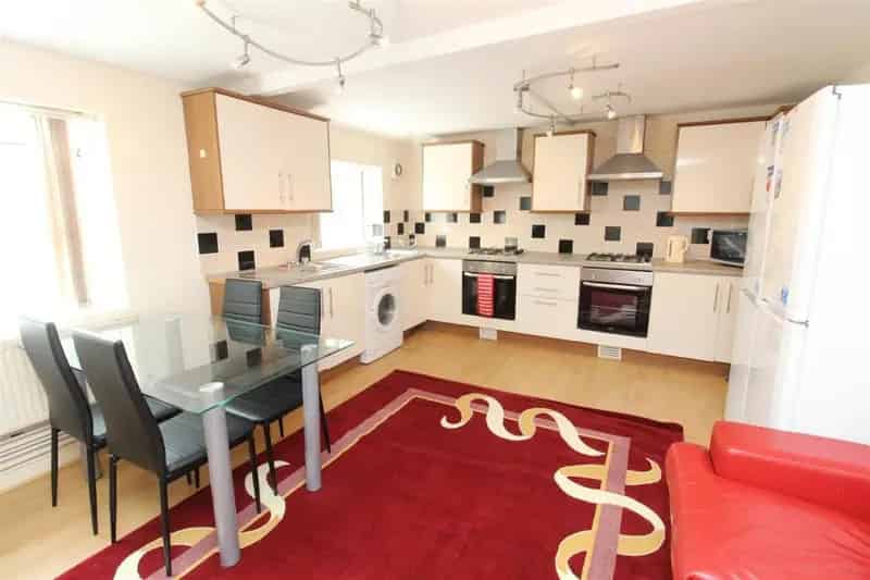 5 Bedroom Flat to Rent for Students Professionals and Families