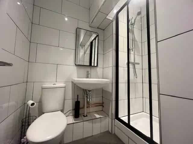 Newly Refurbished One Bedroom Apartment Near Cardiff City Centre