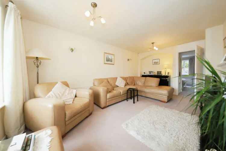 2 Bed House with Garage and Garden