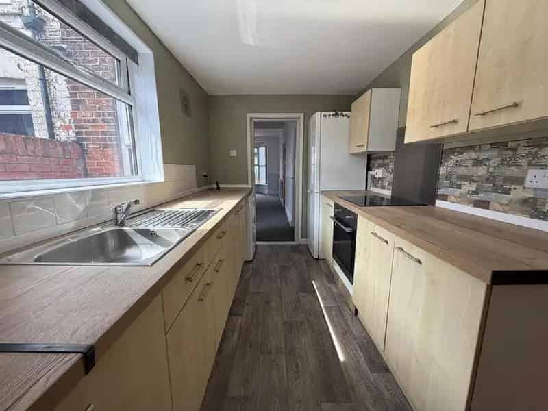 2 Bedroom Terraced House To Rent