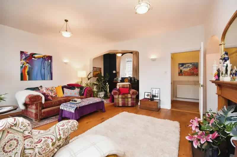 4 Bedroom Family Home Near London Liverpool Street