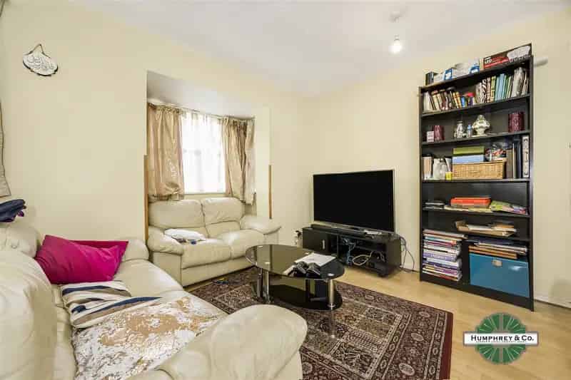 2 Bedroom Flat House to Rent