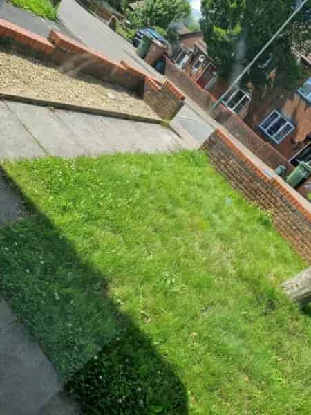3 Bed Semi-Detached House Driveway 2 Double Bedrooms