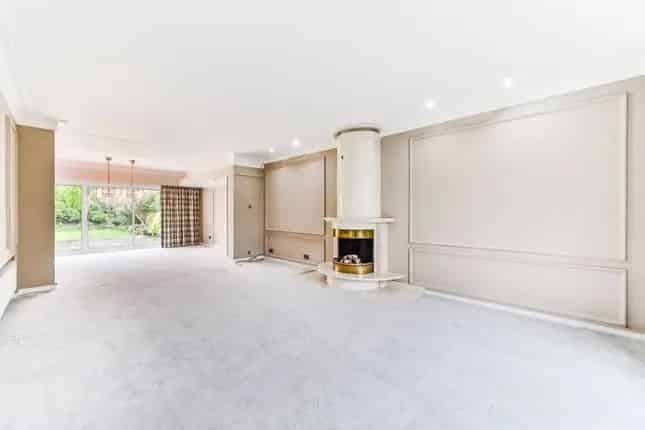 5 Bedroom Detached House for Sale in Coombe New Malden