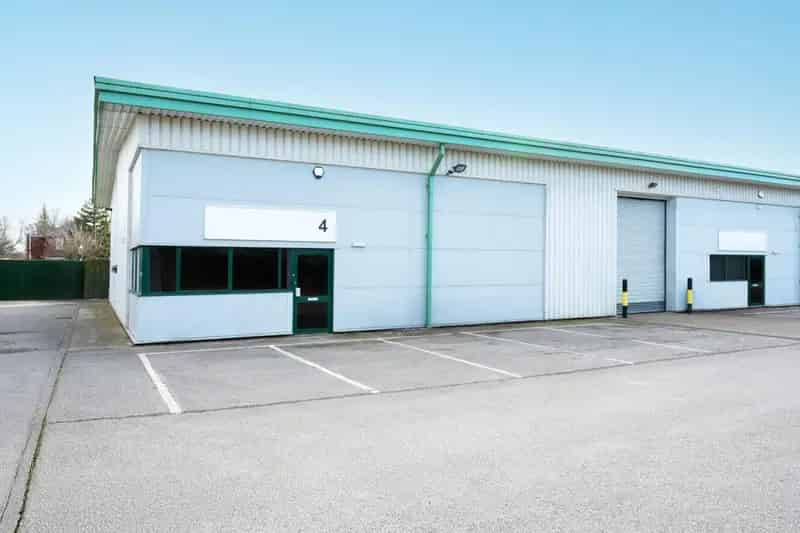 Steel Portal Frame Warehouse To Let