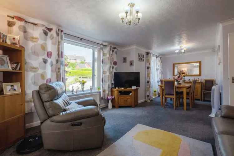 3 Bed Family Home with Landscaped Garden and Parking