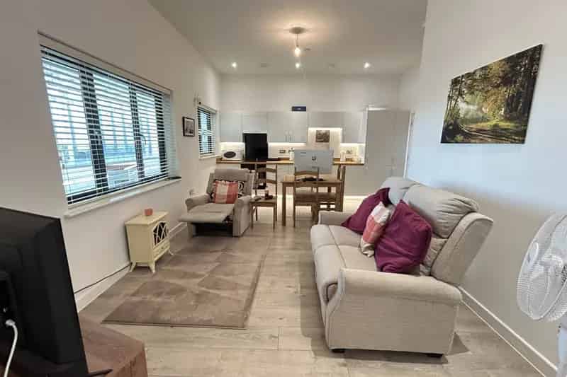 Spacious One Bedroom Apartment Edinburgh House Development