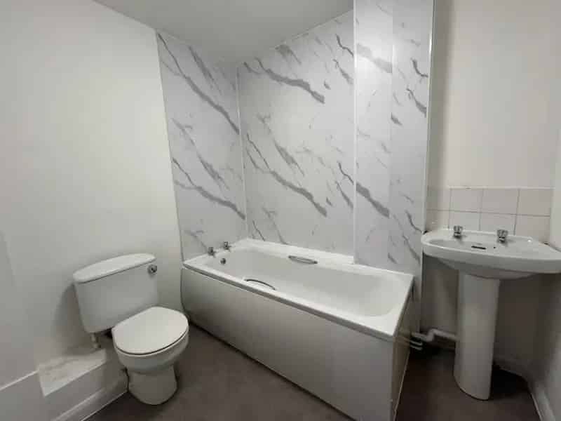 3 Bedroom Apartment Spacious Bright Recently Renovated