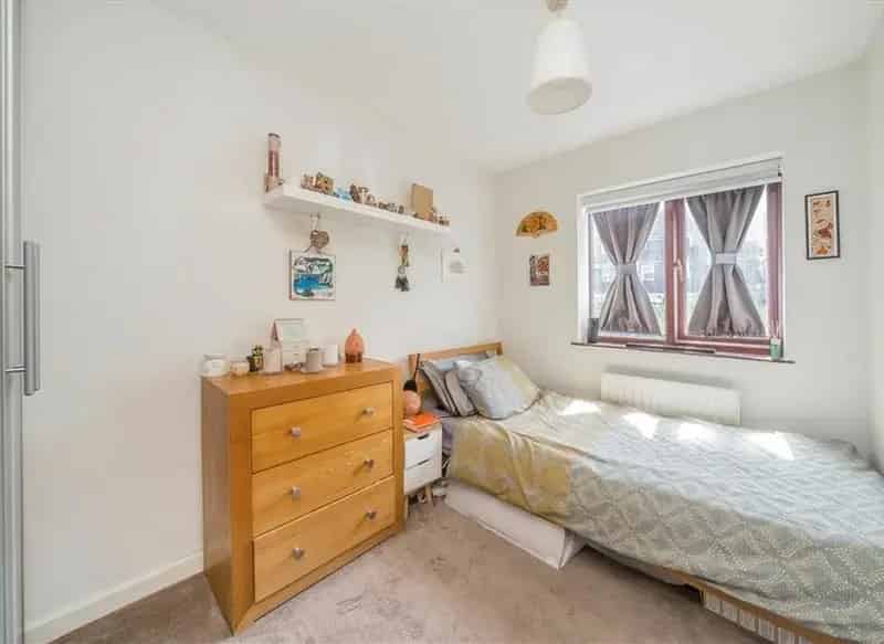 2 Bedroom Flat Near Cricklewood Station