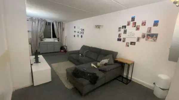 Flat For Rent in Basingstoke and Deane, England