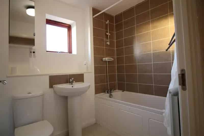 2 Bedroom Maisonette Detached Coach House Limes Park
