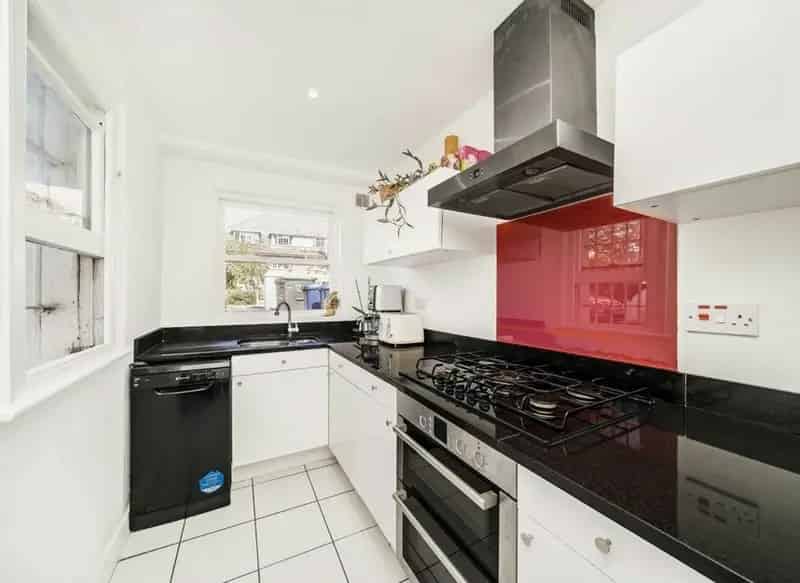 2 Bedroom Ground Floor Conversion Near Ealing Broadway