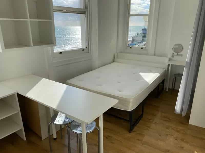 0 Bedroom Studio House to Rent Brighton Sea View International Student