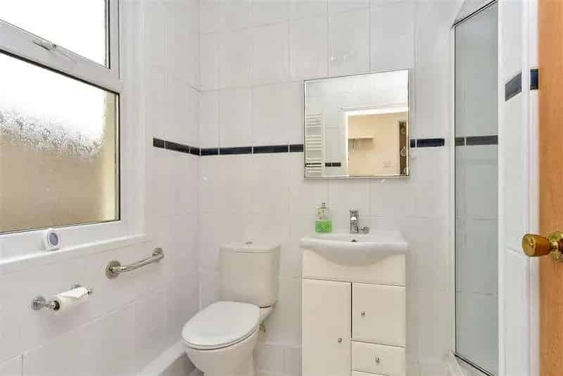 1 Bed Flat for Sale Near High Street Station