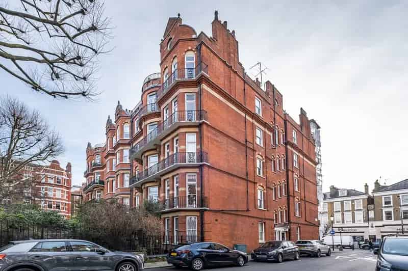 4 Bedroom Flat for Sale Earls Court