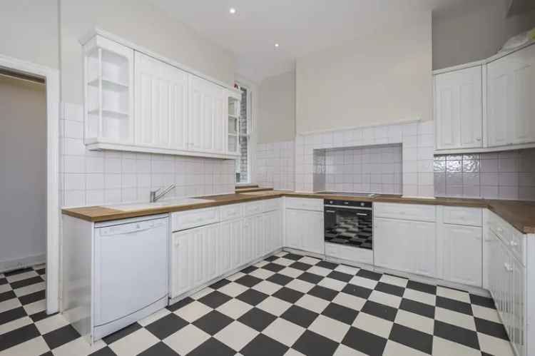 4 Bedroom Flat for Sale near Earls Court