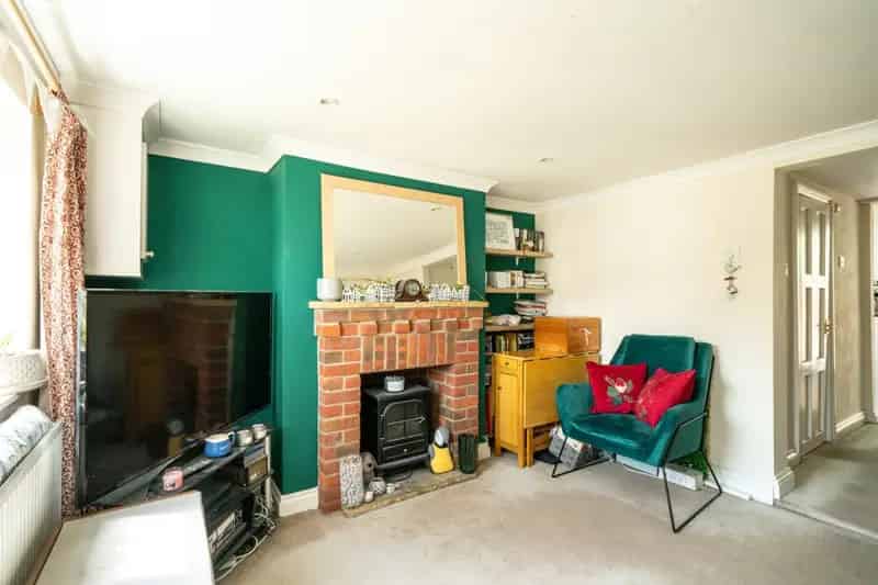 Character Cottage Near Tring High Street