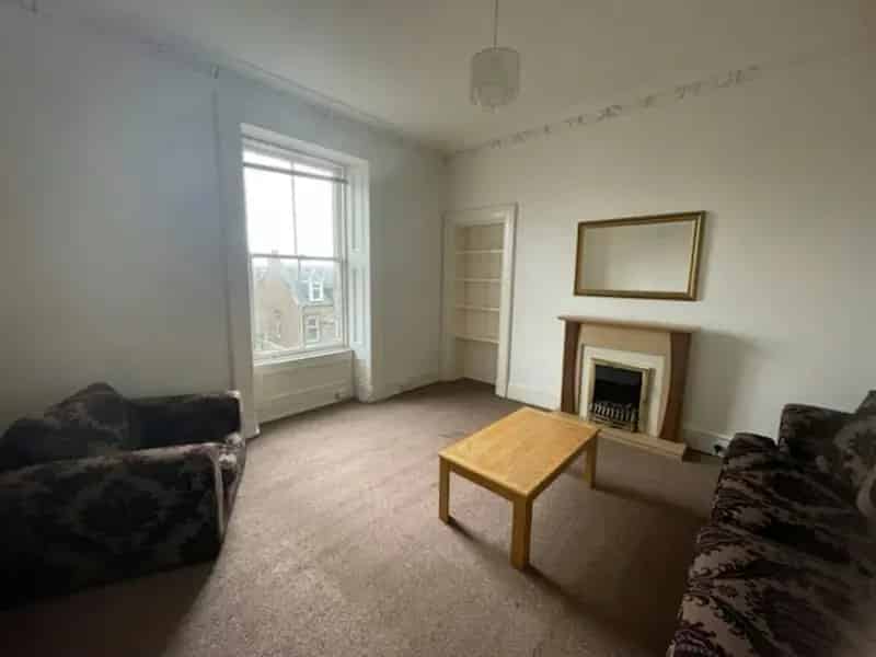 Spacious 2-Bedroom Apartment in Dundee West End