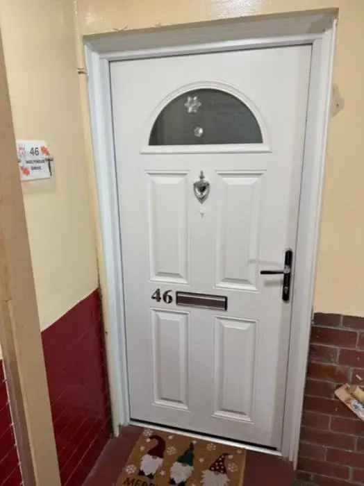 2 Bed Maisonette Kingsway Shaw Lane