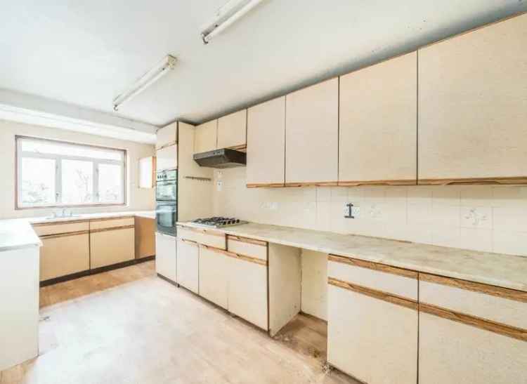 House For Sale in London, England