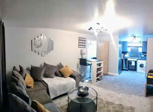 Flat For Rent in Maidstone, England