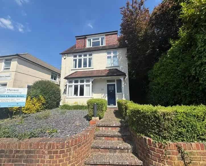 3 Storey Office Building For Rent Caterham 1225 sq ft