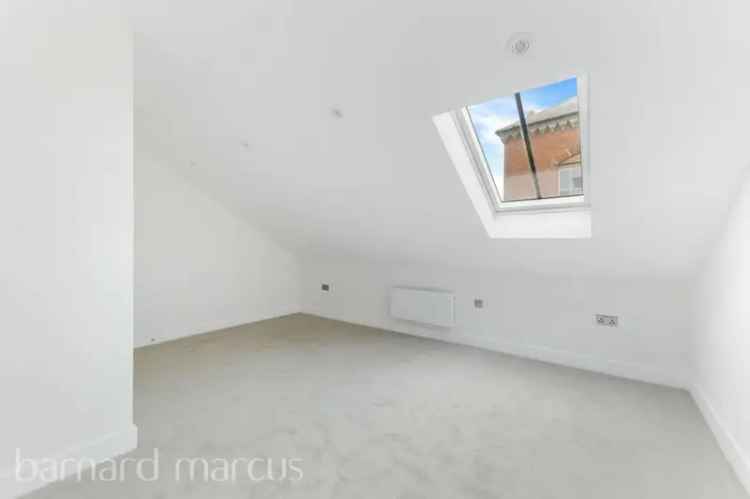 Two Bedroom Maisonette with Modern Kitchen and Bathroom