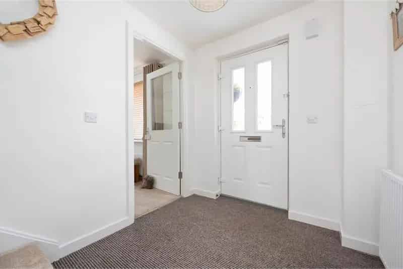 5 Bed Detached House with 1 Reception Room