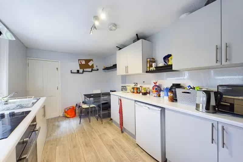 5 Bedroom Student House To Let