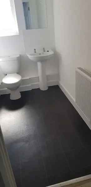 Flat For Rent in Borough of Spelthorne, England