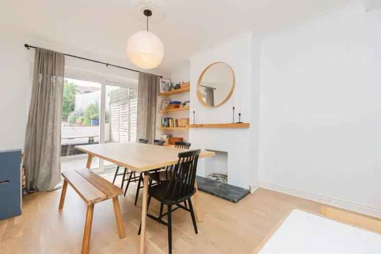 3 Bedroom Mid Terraced House Bedminster Down