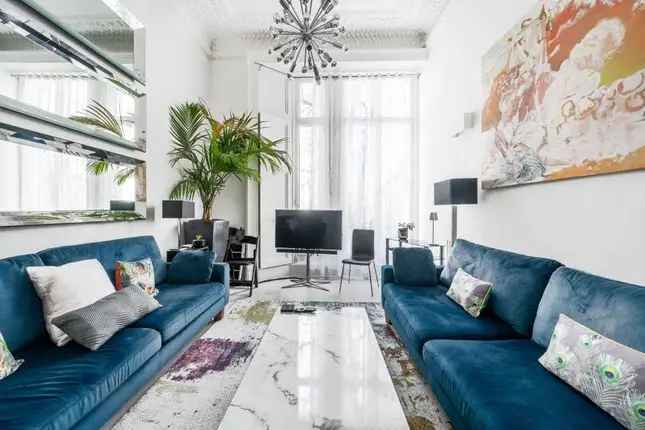 Flat to rent in Clanricarde Gardens, Notting Hill, London W2