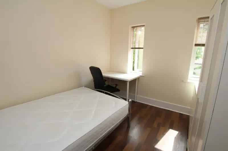 6 Bedroom Student House Bills Included Furnished