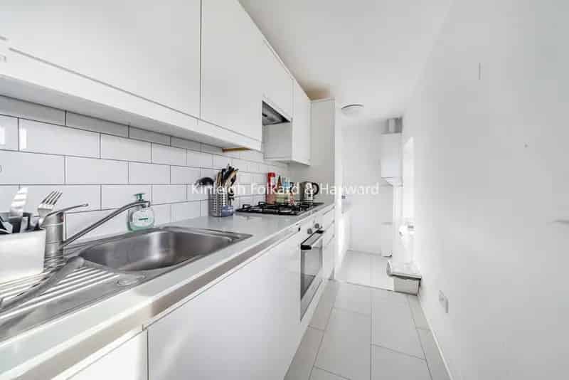 Two Bedroom Victorian Flat Near Bromley North Shortlands Station
