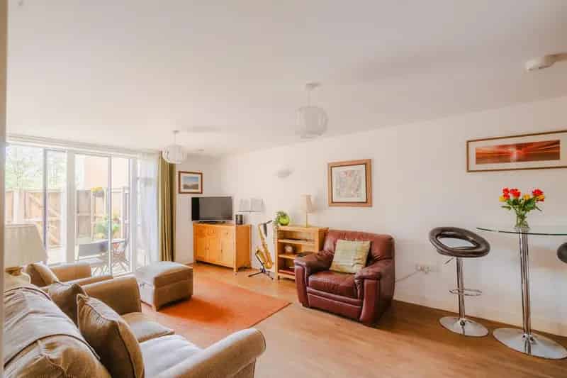 1 Bedroom Apartment for Sale Southville Garden Modern Apartment No Chain