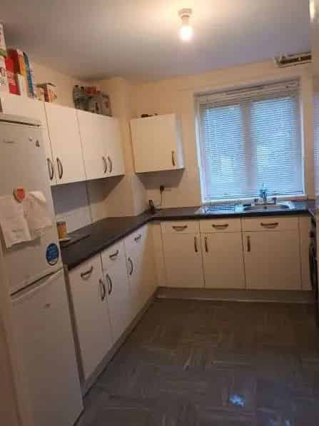 3 Bed Semi Detached House Large Driveway Garden Close to Amenities