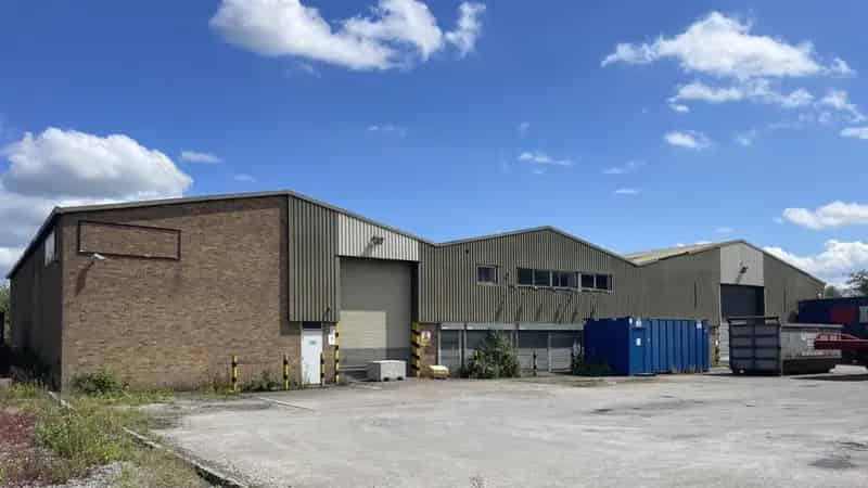 Industrial Warehouses For Lease: Large Space with Office and Yard